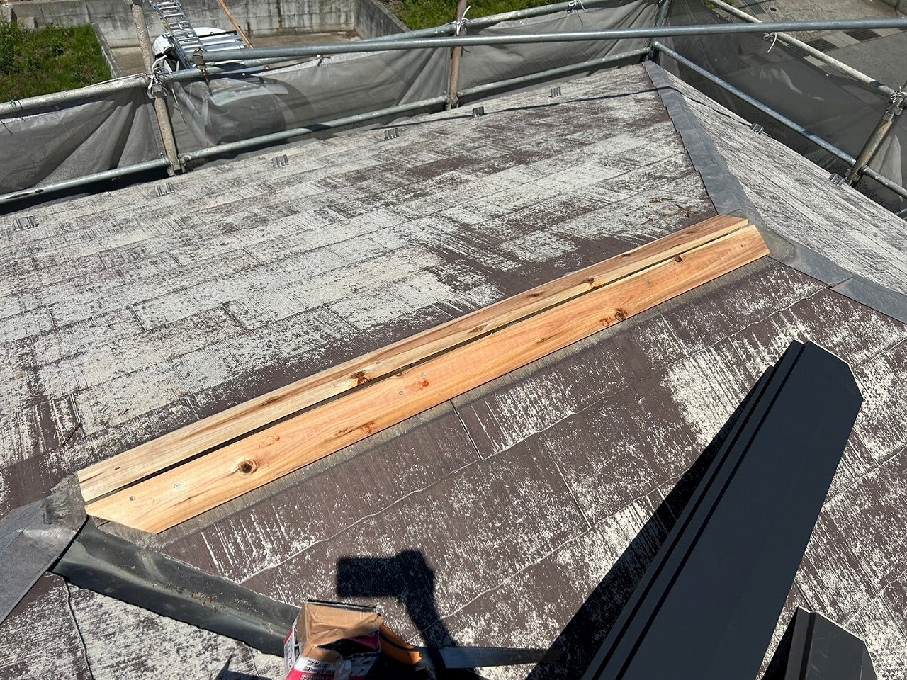 甲斐市　棟板金工事下地木材